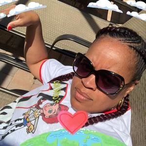 Meet your Posher, Dione